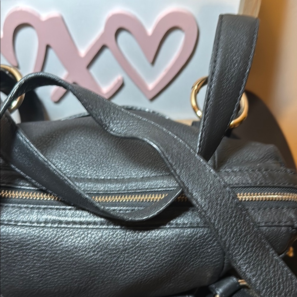 VINTAGE Y2K Michael Kors Black Fulton Pebbled Leather Satchel with Gold Hardware - Picture 3 of 16